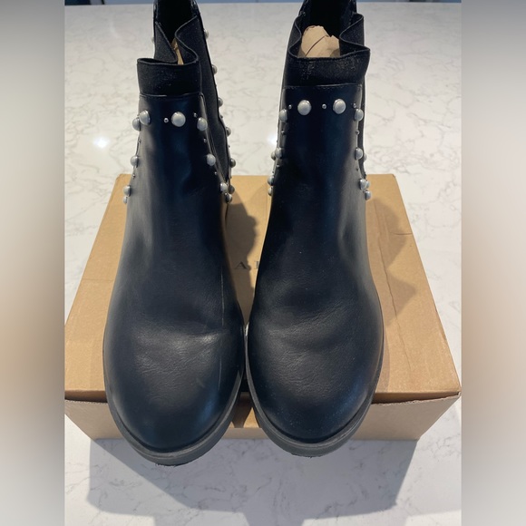 Zara ankle boots with faux pearls 2025
